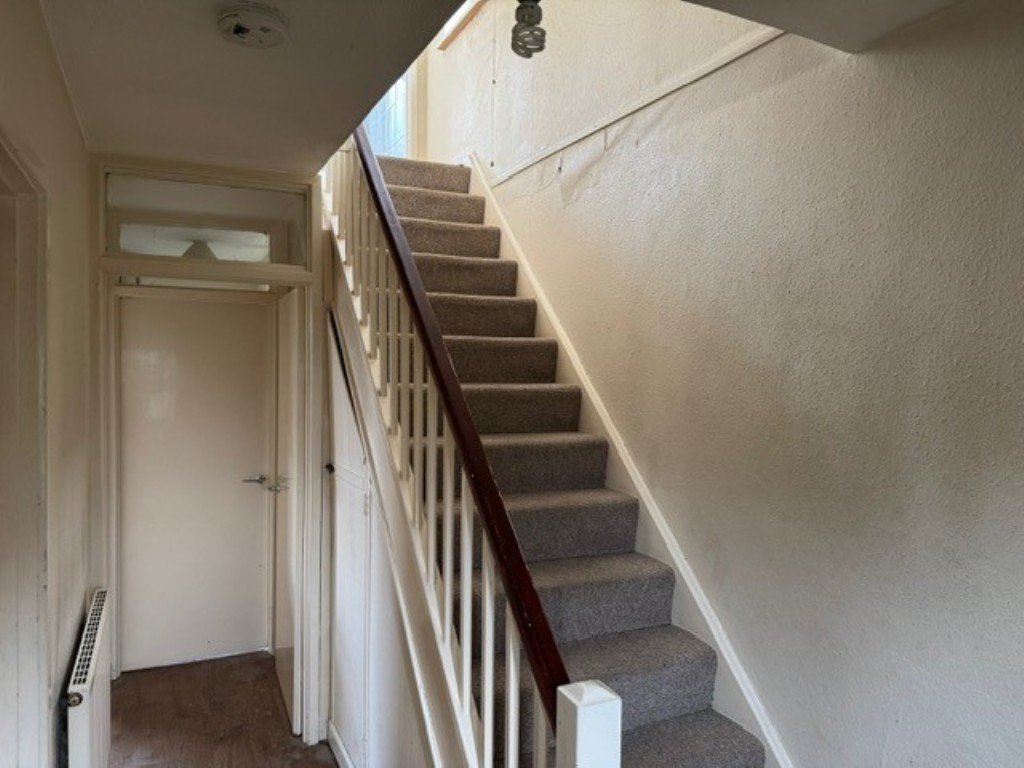 Lot: 121 - HOUSE FOR IMPROVEMENT - Entrance